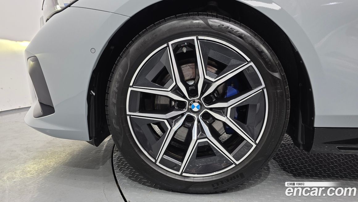 BMW 5-Series 520i M Sport, 2025