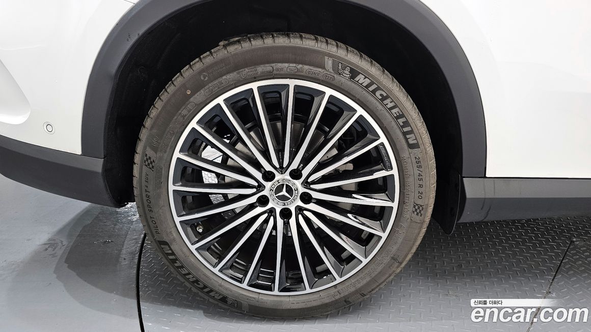 Mercedes-Benz GLC-Class GLC300 4MATIC AMG Line, 2026