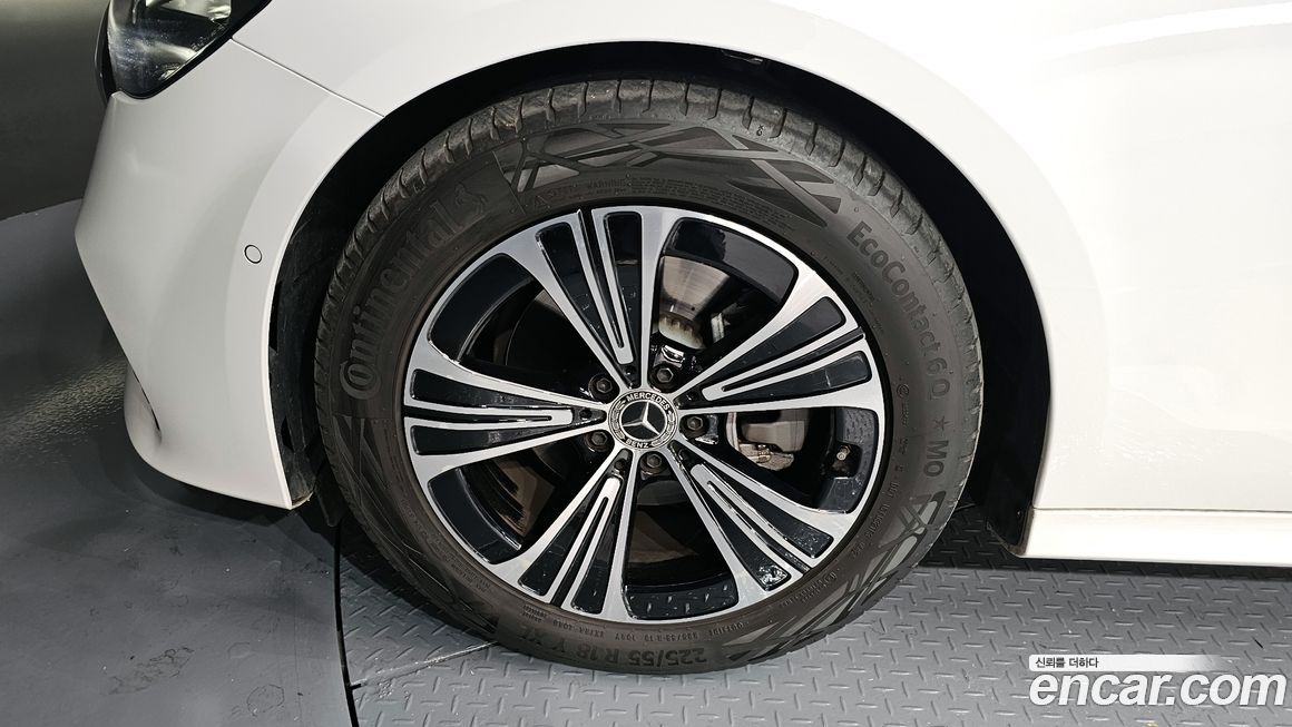 Mercedes-Benz E-Class E200 Avantgarde, 2025