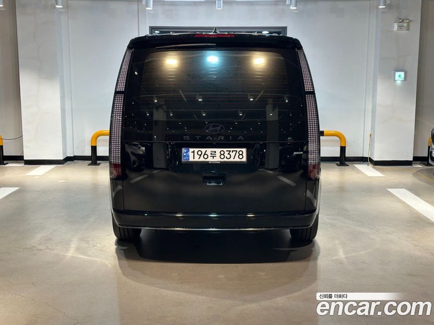 Hyundai Staria 4WD Lounge 7-Seater, 2025