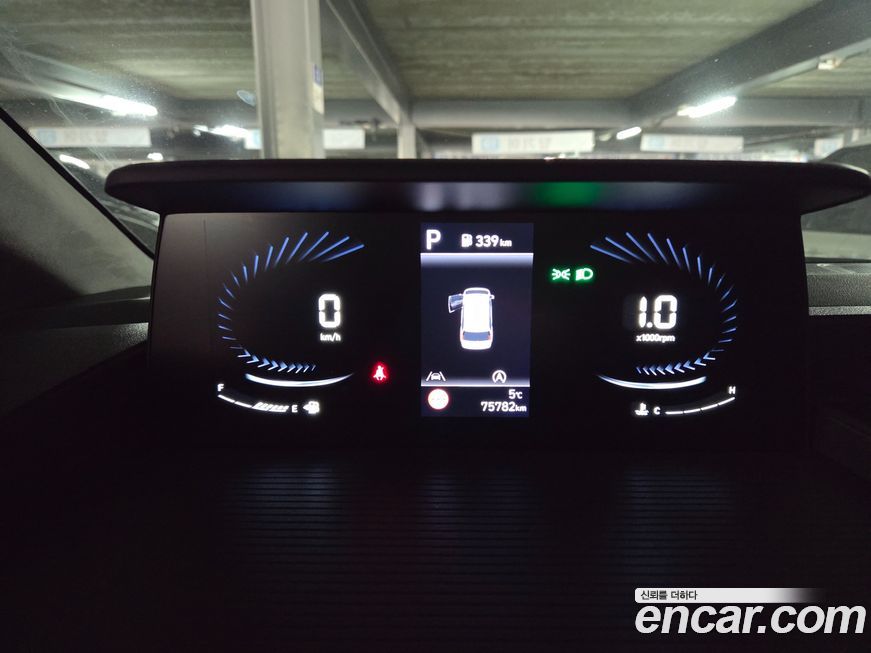 Hyundai Staria 4WD Lounge 9-Seater, 2024