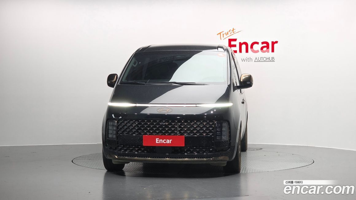 Hyundai Staria 4WD Lounge 9-Seater, 2025