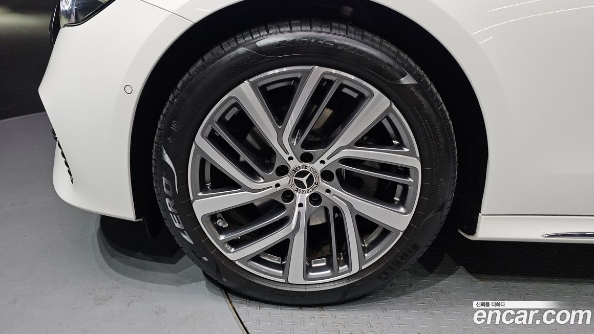 Mercedes-Benz E-Class E220d 4MATIC Exclusive, 2024