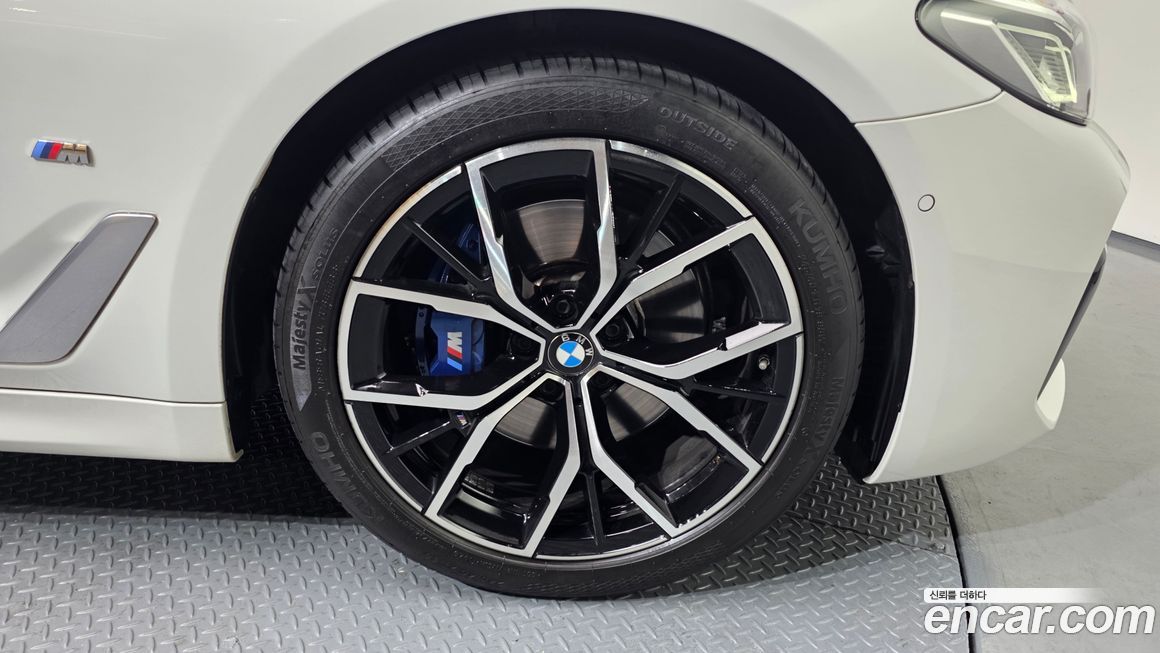 BMW 5-Series 530i M Sport Package, 2022