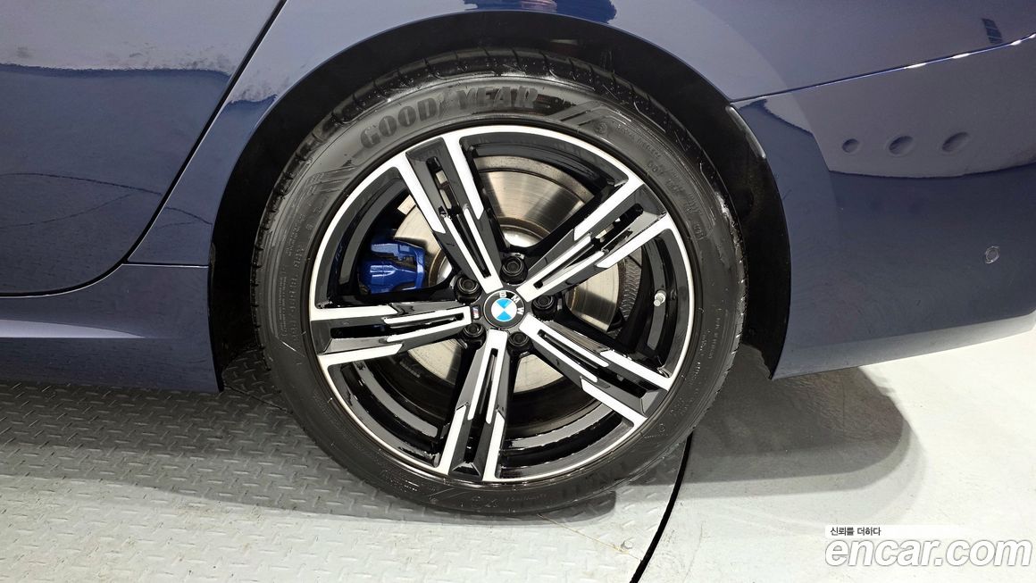 BMW 3-Series 320i M Sport, 2025