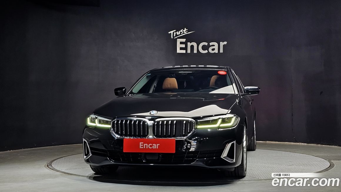 BMW 5-Series 520i Luxury, 2022