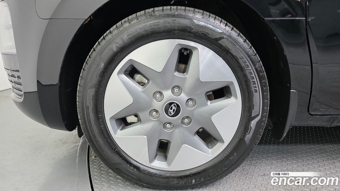 Hyundai Staria 4WD Tourer 11-Seater, 2024