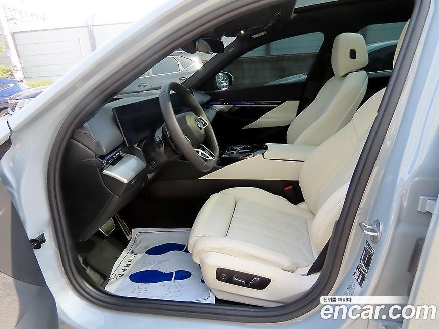 BMW 5-Series 520i M Sport, 2025