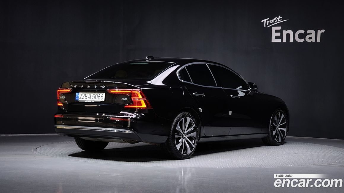 Volvo S60 B5 Ultimate Bright, 2023