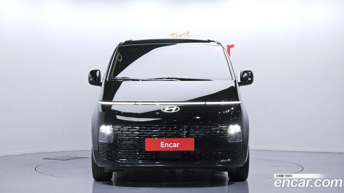 Hyundai Staria 4WD Tourer 9-Seater, 2025