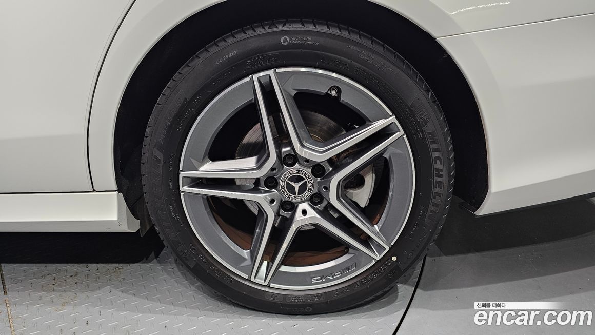 Mercedes-Benz E-Class E250 AMG Line, 2023