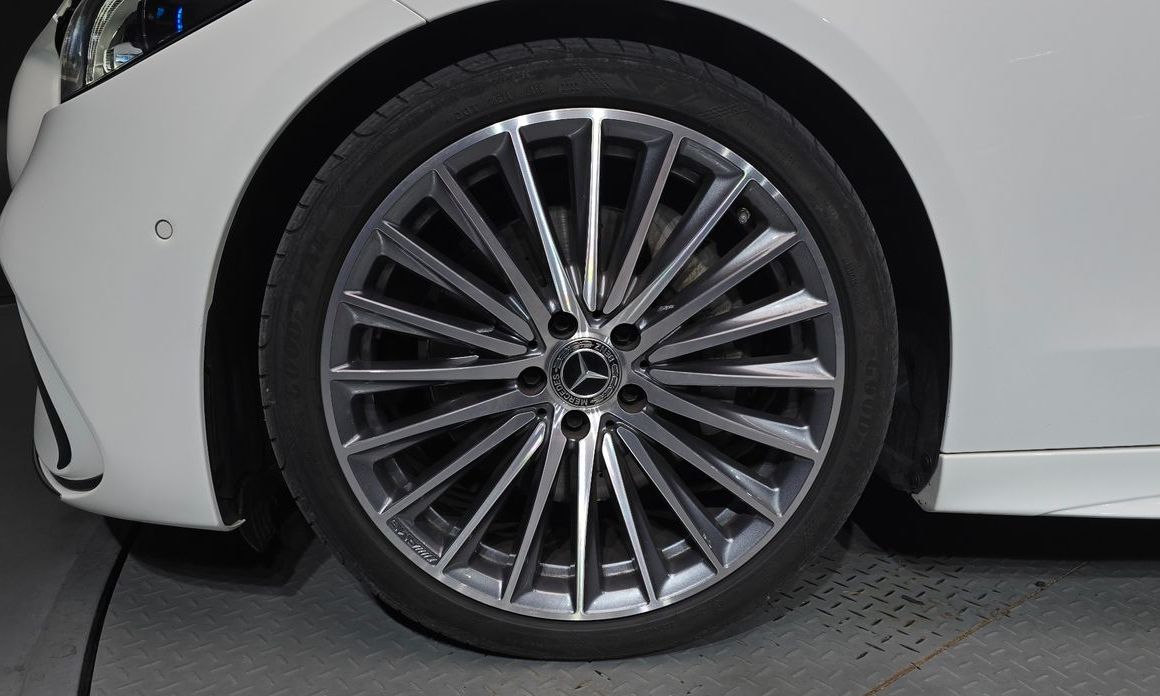 Mercedes-Benz C-Class C300 4MATIC AMG Line, 2023