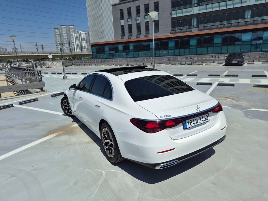 Mercedes-Benz E-Class E200 Avantgarde, 2025