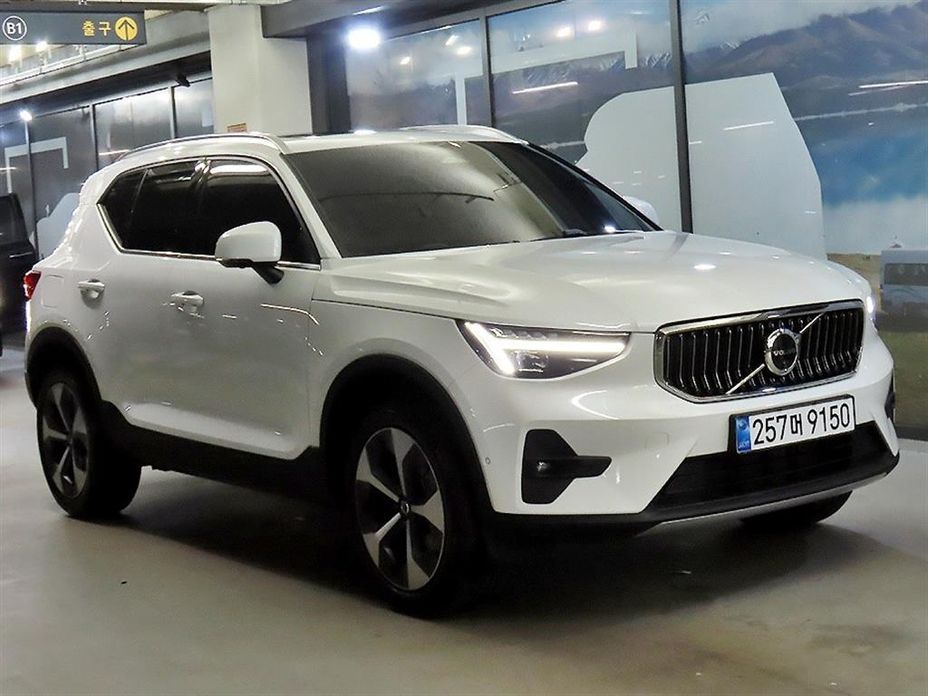 Volvo XC40 B4 Ultra Bright, 2026