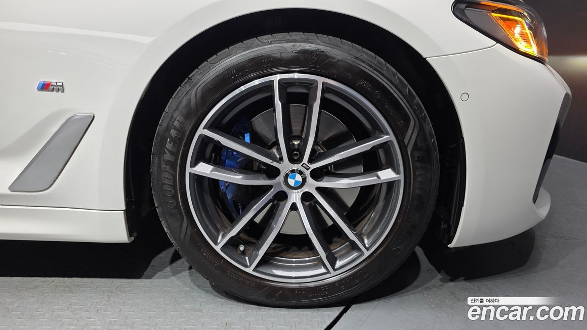 BMW 5-Series 520i M Sport, 2022