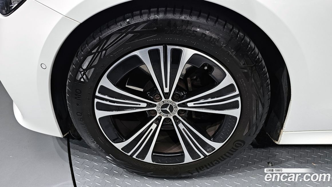 Mercedes-Benz E-Class E200 Avantgarde, 2024