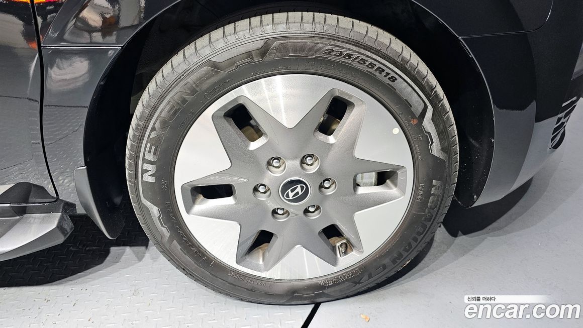 Hyundai Staria Tourer 9-Seater, 2025