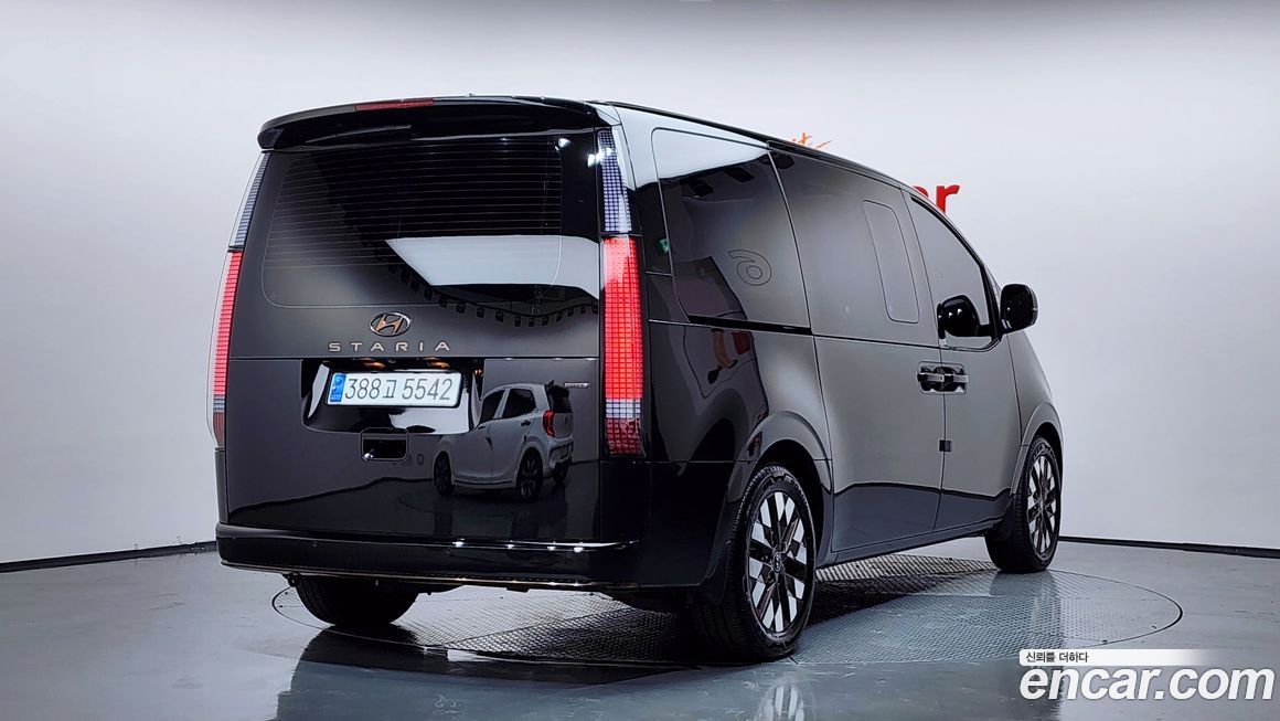 Hyundai Staria 4WD Lounge 7-Seater, 2024