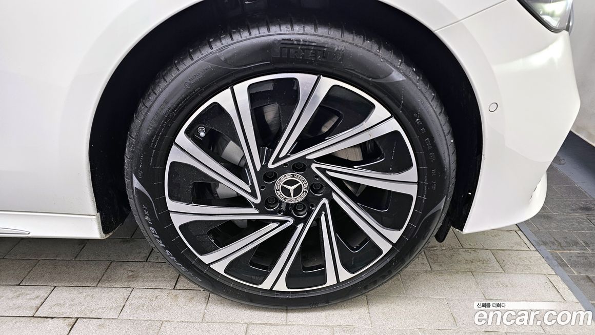 Mercedes-Benz E-Class E300 4MATIC Exclusive, 2026