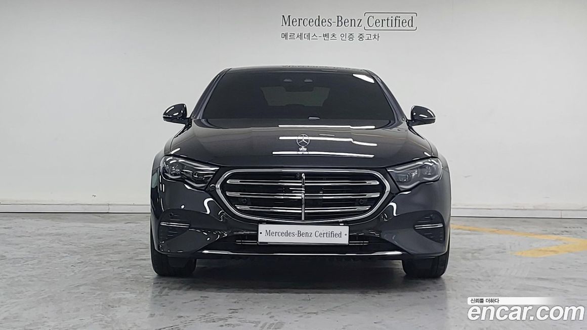 Mercedes-Benz E-Class E300 4MATIC Exclusive, 2025