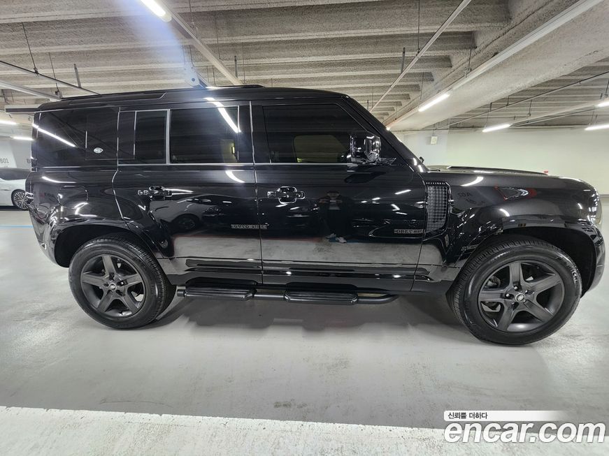 Land Rover Defender 110 P300 X-Dynamic SE, 2024