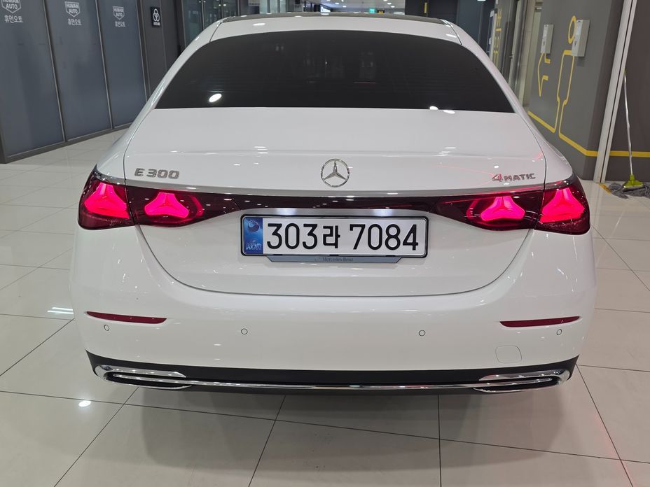 Mercedes-Benz E-Class E300 4MATIC Exclusive, 2025