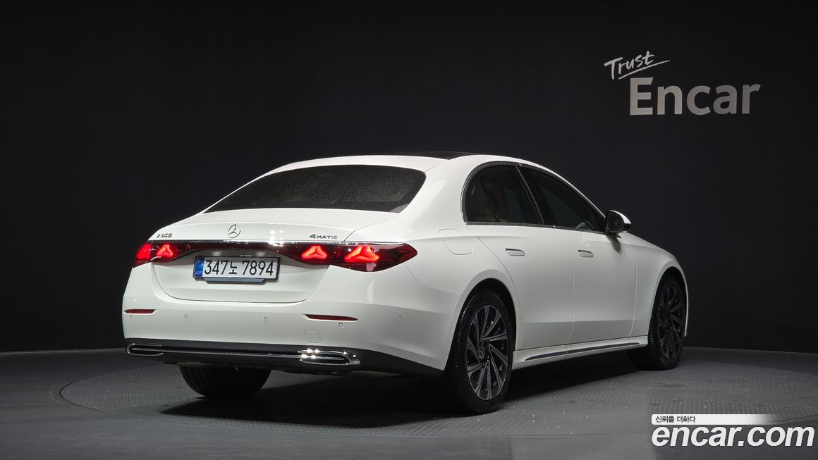 Mercedes-Benz E-Class E300 4MATIC Exclusive, 2026
