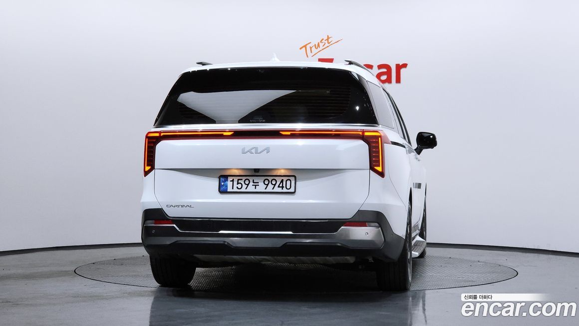 Kia Carnival 9-Seater Signature, 2024