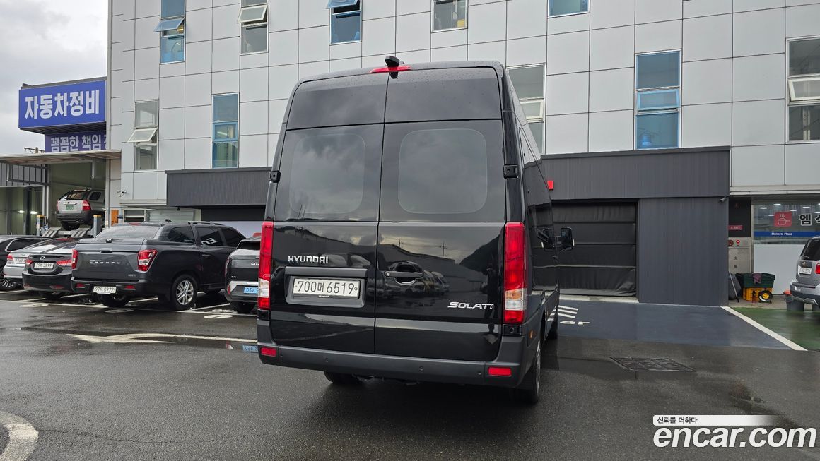 Hyundai Solati 16-seater, 2024
