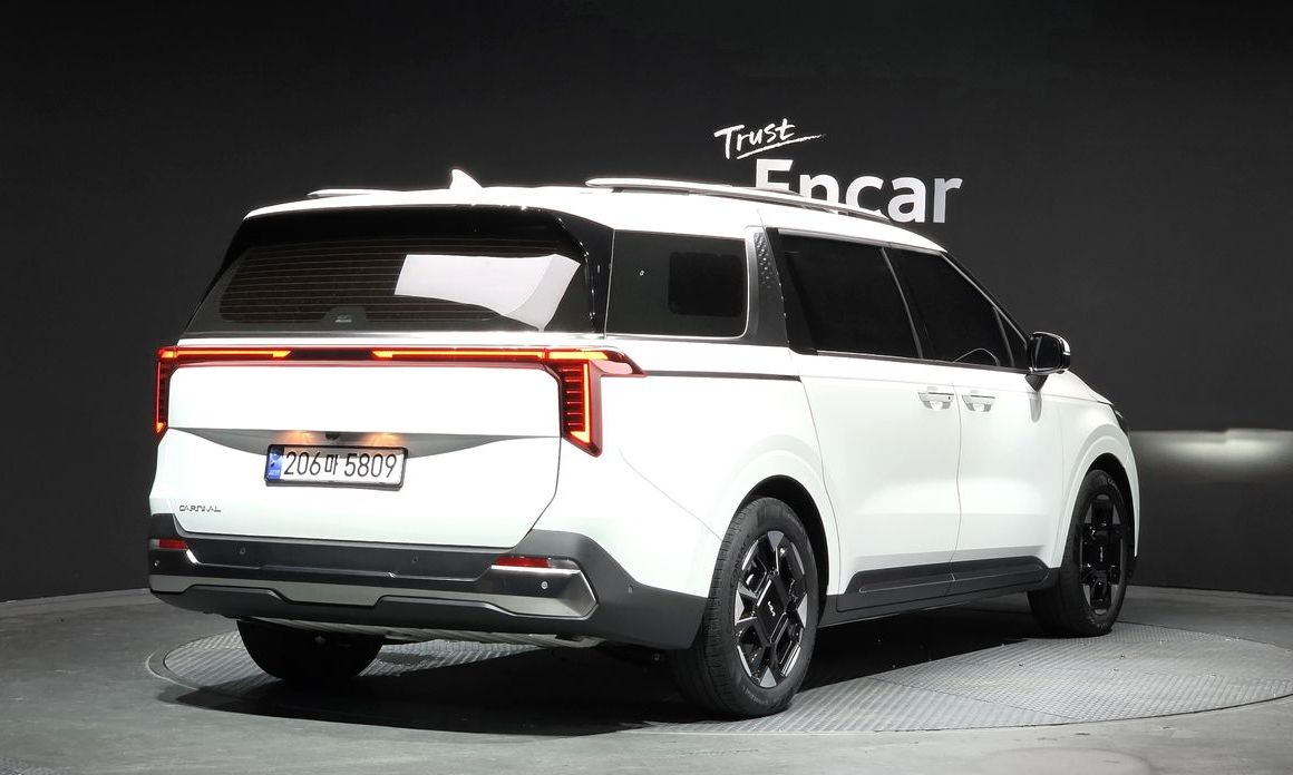 Kia Carnival 9-Seater Signature, 2025