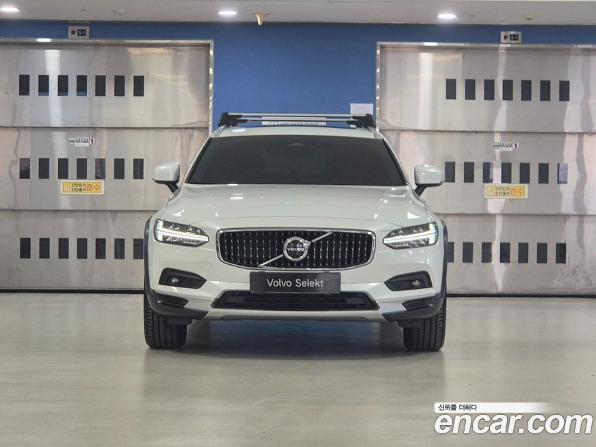 Volvo V90 B5 Plus AWD, 2025