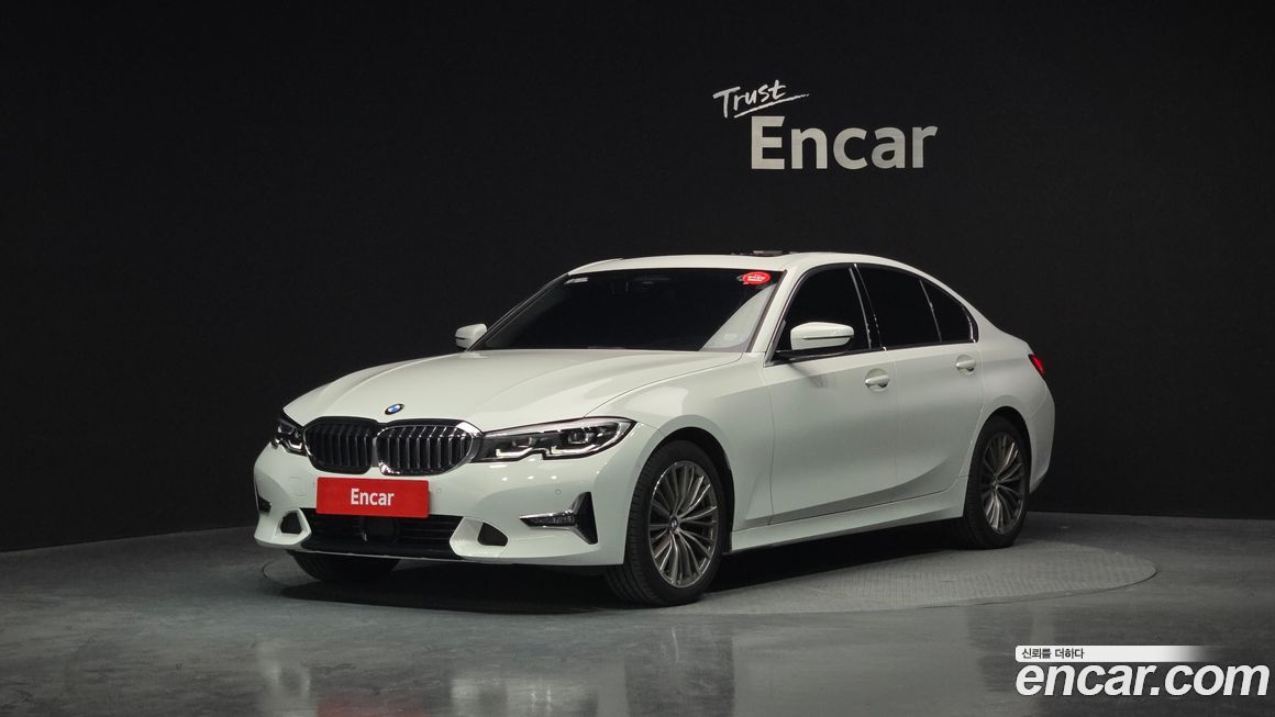 BMW 3-Series 320i Luxury, 2022