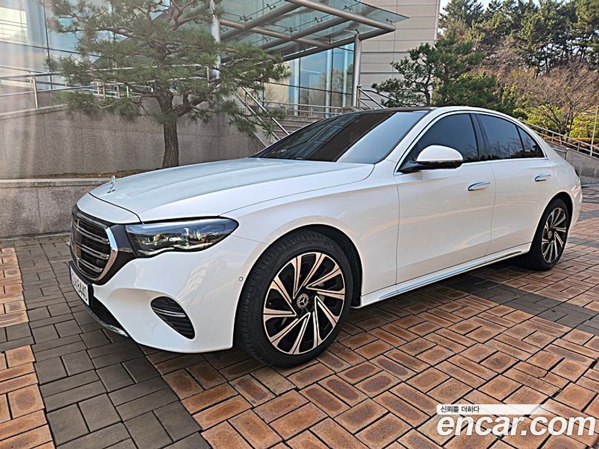 Mercedes-Benz E-Class E300 4MATIC Exclusive, 2025