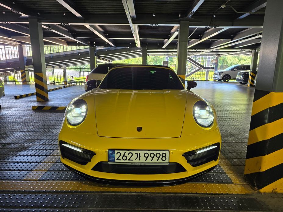 Porsche 911 Carrera 4 GTS Cabriolet, 2024