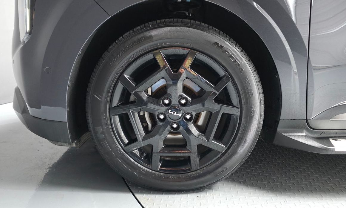 Kia Carnival 9-Seater Gravity, 2024