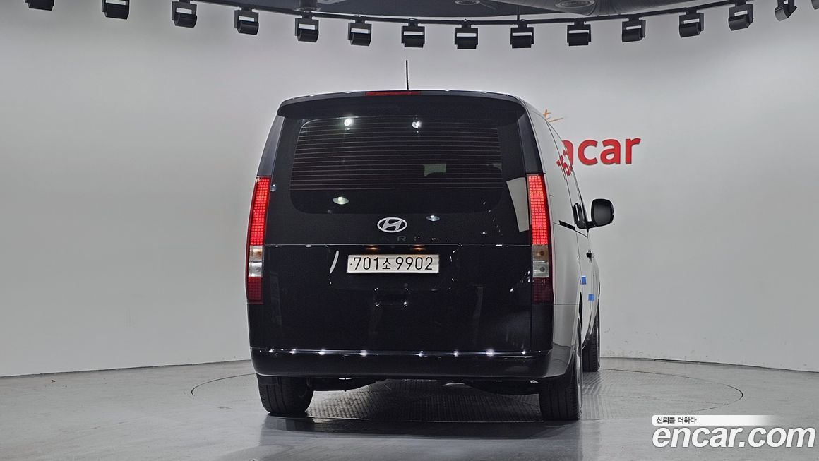 Hyundai Staria Tourer 11-Seater, 2025