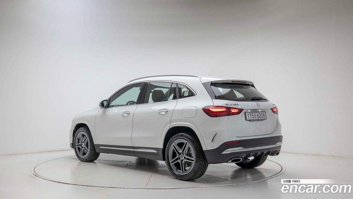Mercedes-Benz GLA-Class GLA250 4MATIC, 2025