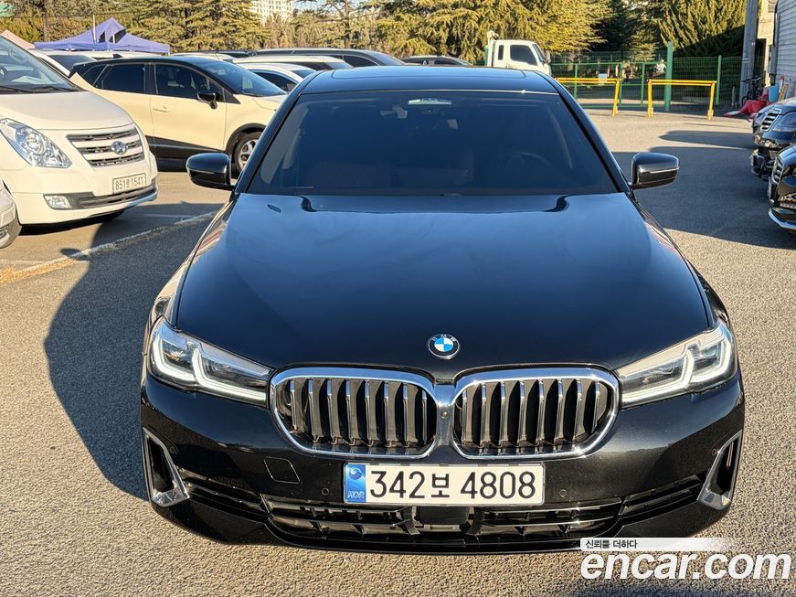 BMW 5-Series 530i Luxury, 2023
