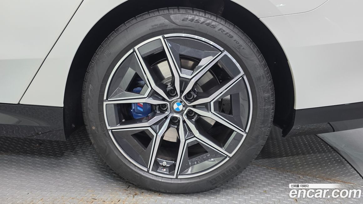 BMW 5-Series 520i M Sport, 2025