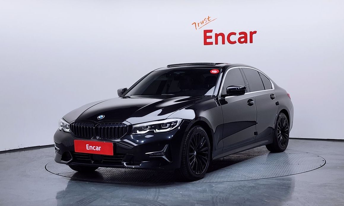 BMW 3-Series 320i Luxury, 2022