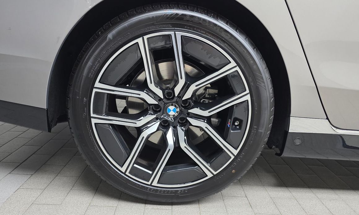 BMW 7-Series 740d xDrive M Sport, 2025