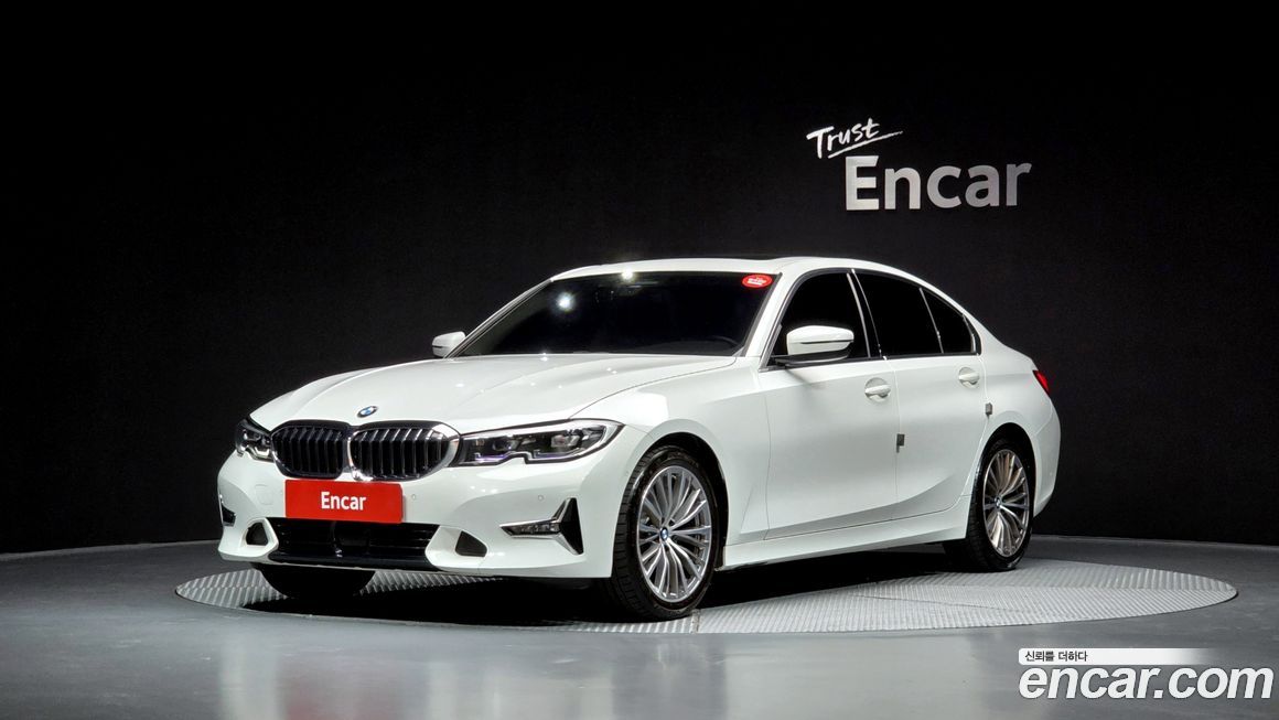 BMW 3-Series 320i Luxury, 2022