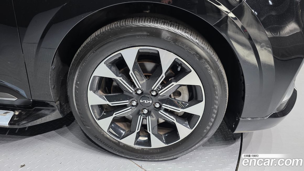 Kia Carnival 9-Seater Hi-Limousine, 2023