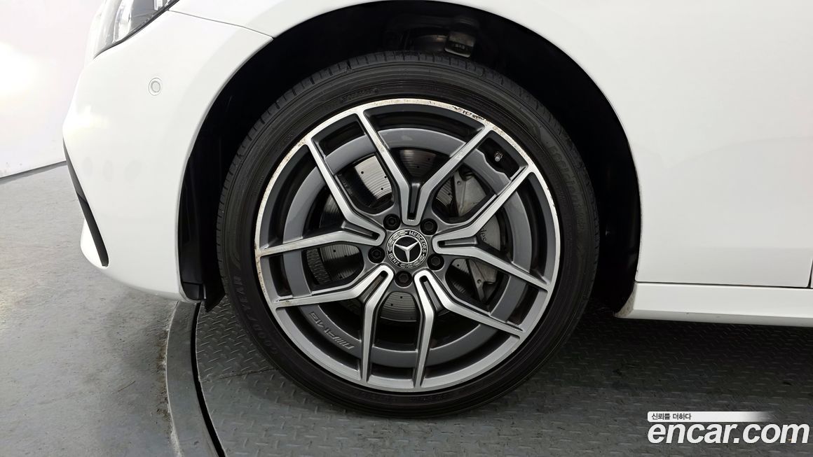 Mercedes-Benz E-Class E220d 4MATIC AMG Line, 2022