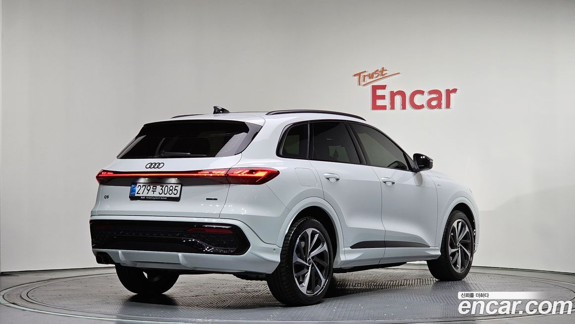 Audi Q5 40 TDI Quattro S Line Black Edition, 2025