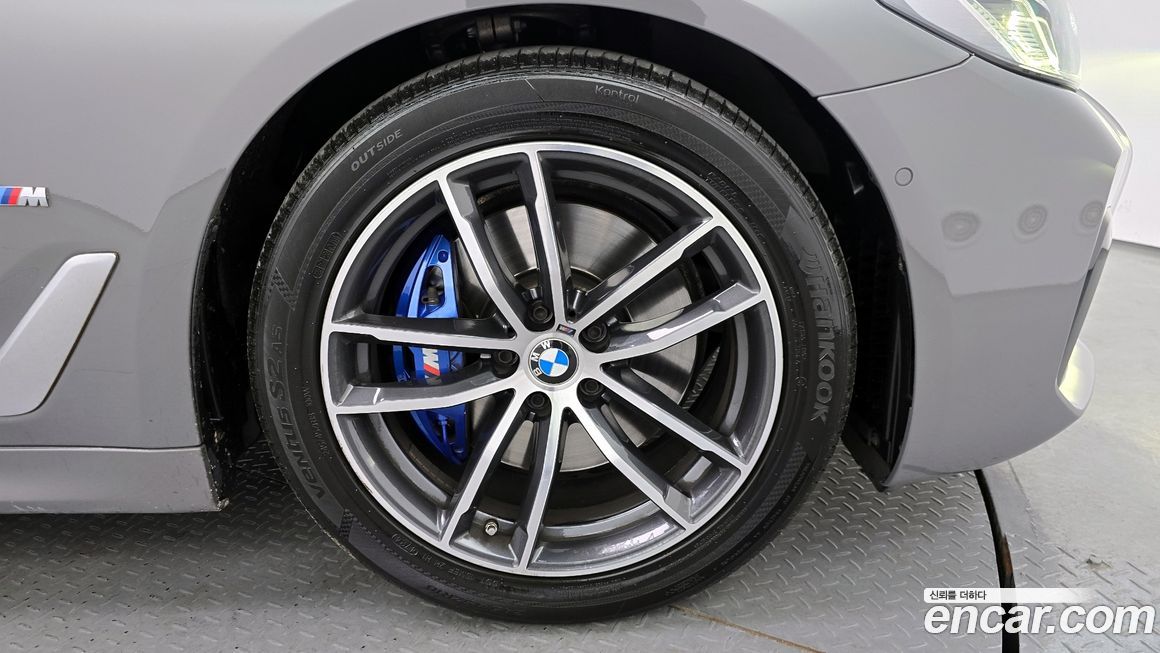 BMW 5-Series 520i M Sport, 2022