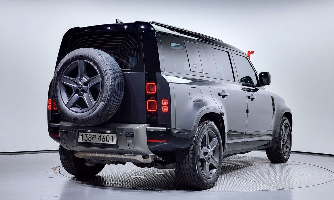 Land Rover Defender 110 P300 X-Dynamic SE, 2024