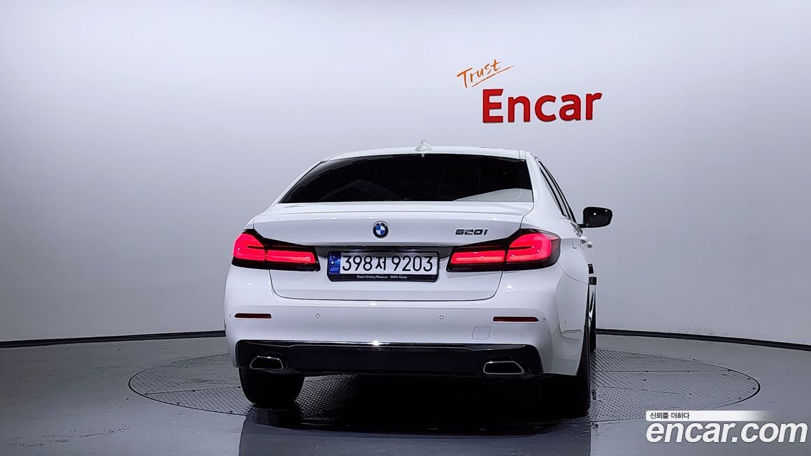 BMW 5-Series 520i Luxury, 2023