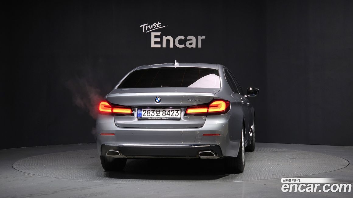 BMW 5-Series 520i Luxury, 2023