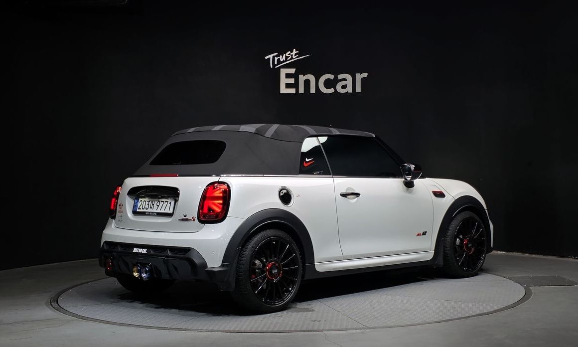 Mini Cooper Convertible JCW, 2024